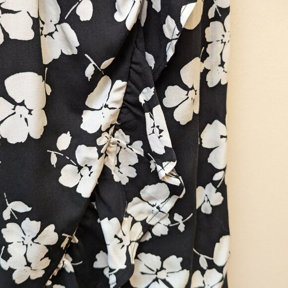 Gap Floral Wrap Dress (size 12) - NWOT - Picture 3 of 6